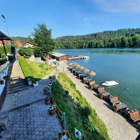 فندق مبيت وإفطار Gostisce Jezero 3*