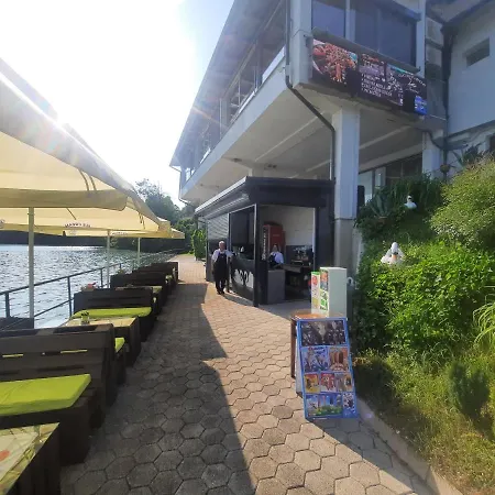 فندق مبيت وإفطار Gostisce Jezero 3*