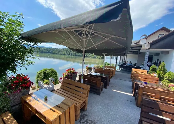 Nočitev z zajtrkom Gostisce Jezero 3*