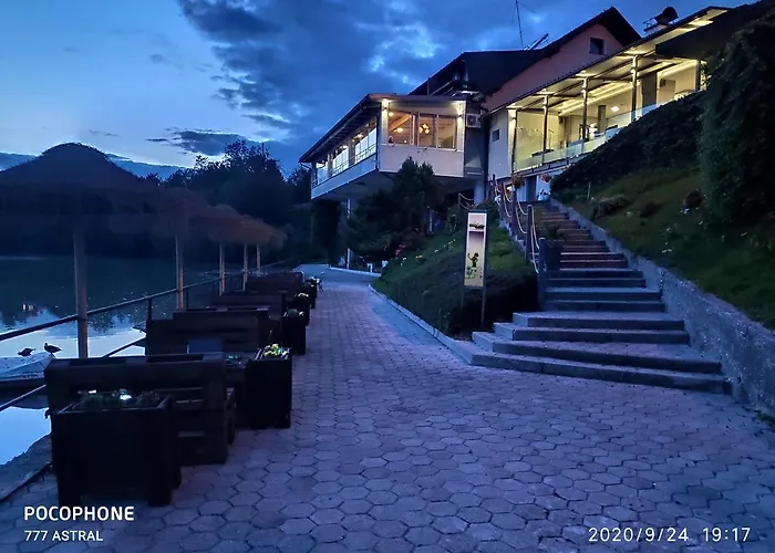 Nočitev z zajtrkom Gostisce Jezero 3*