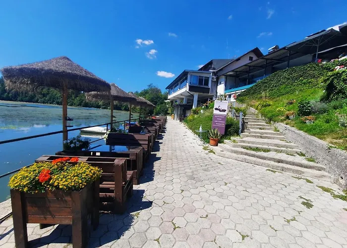 Nočitev z zajtrkom Gostisce Jezero 3*