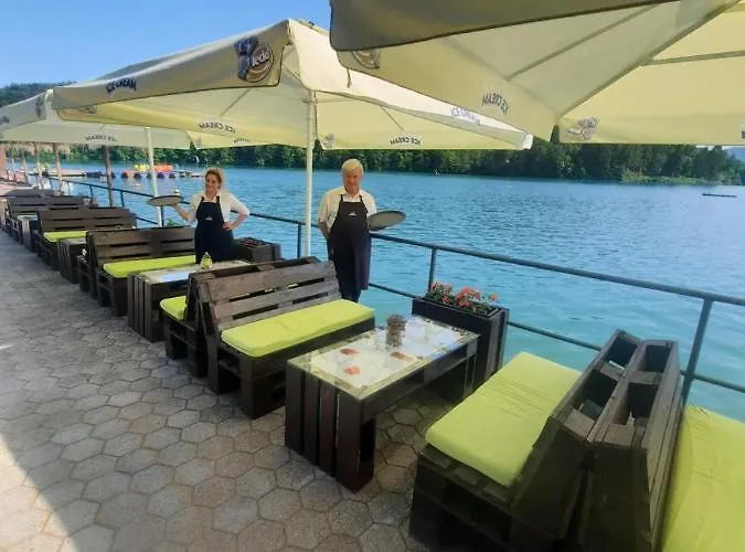 Nočitev z zajtrkom Gostisce Jezero 3*