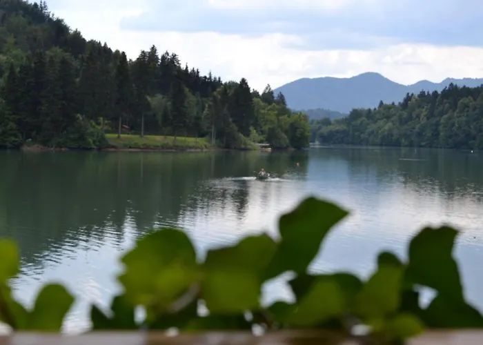 Nočitev z zajtrkom Gostisce Jezero